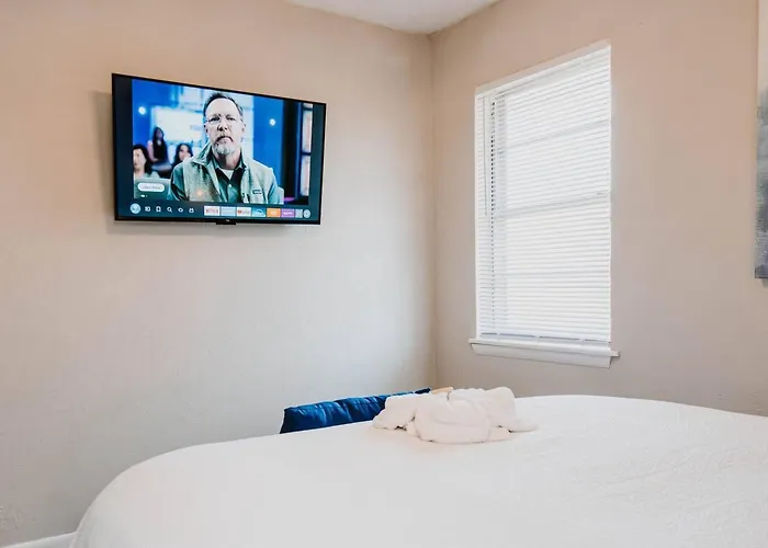 3 Adjustable Beds, Brand New! Close To Ft. Sill!